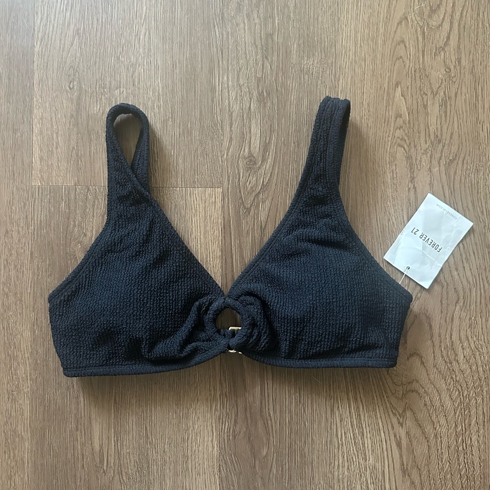 NWT Black Front Ring Bikini Top